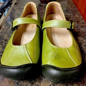 Keen Mary Janes, Green